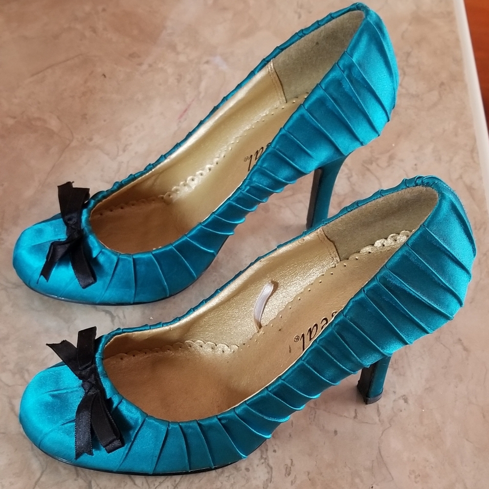 Wetseal Turquoise Heels